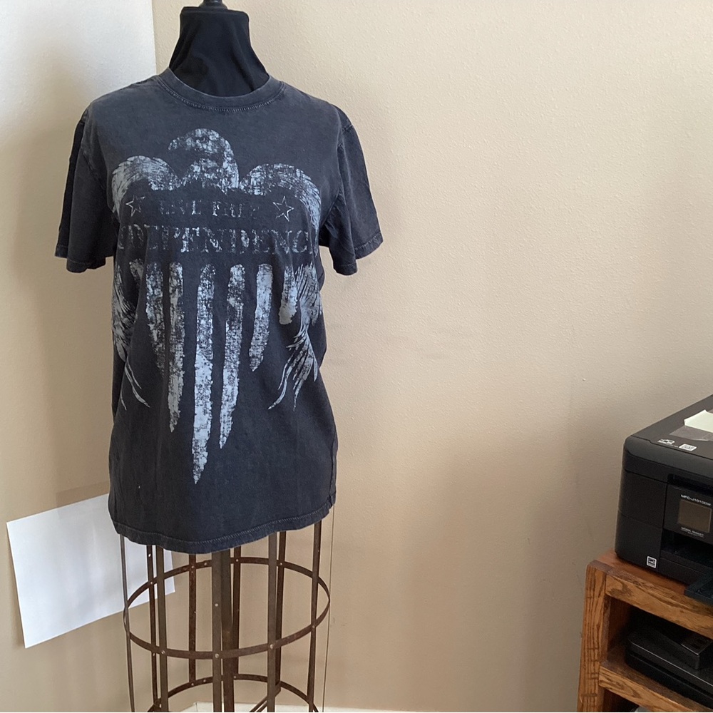 Unisex Black Graphic T-Shirt LIVE FREE INDEPENDENCE by EIGHT‎ EIGHT size Medium